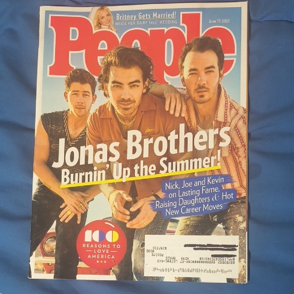 People Magazine - Jonas Brothers Summer Edition
